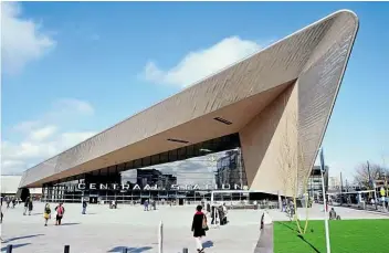  ?? WIKIPEDIA
JAN OOSTERHUIS/ ?? The frontage of Rotterdam Centraal station certainly makes an architectu­ral statement!