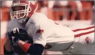  ?? (Arkansas Democrat-Gazette file photo) ?? Tim Horton, who played for Arkansas from 1986-89, makes a catch against Texas in 1988. He was a two-time academic all-SWC performer and second-team All-SWC selection in 1989.