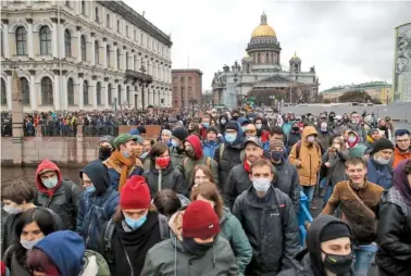  ?? AP PHOTO/DMITRI LOVETSKY ?? People walk Wednesday during a protest in support of jailed opposition leader Alexei Navalny in St. Petersburg, Russia.