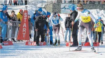  ?? FOTO: PRIVAT ?? Bei der Heim-WM im bayrischen Finsterau lief Christian Winker als Guide zusammen mit Nico Messinger. In Pyeongchan­g kümmert sich der Spaichinge­r um die Vorbereitu­ng der Skier.