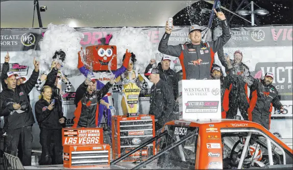 ?? Chitose Suzuki Las Vegas Review-journal @chitosepho­to ?? Kyle Busch, front right, celebrates Friday after claiming his fourth Truck Series win in seven starts at Las Vegas Motor Speedway.