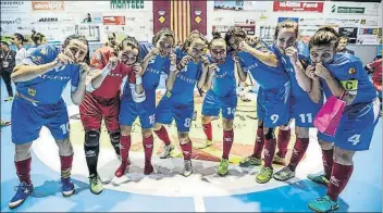  ?? FOTO: SVETLANA AKIMOVA ?? Les jugadores de la selecció de Catalunya, celebrant la cinquena plaça a Balaguer