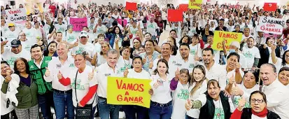  ?? ?? ▮ La fórmula de Miguel Ángel Riquelme y María Bárbara Cepeda, presentaro­n su plataforma política en la Región Carbonífer­a.