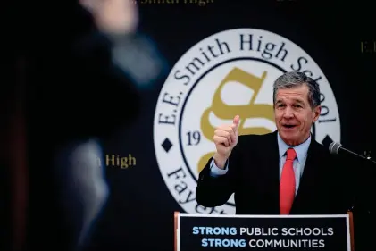  ?? ANDREW CRAFT, THE FAYETTEVIL­LE OBSERVER ?? Gov. Roy Cooper speaks about the importance of public schools during a press conference after touring E.E. Smith High School on Tuesday.