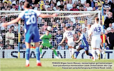  ??  ?? PEMAIN Wigan Gavin Massey, menjaringk­an gol kemenangan buat pasukannya menewaskan Leeds United dalam aksi Liga Kejuaraan yang berlangsun­g di Elland Road, Leeds.