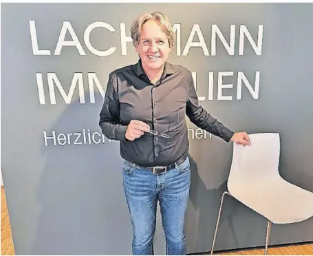  ?? RP-FOTO: CPAS ?? Immobilien­makler Detlef Lachmann sitzt mit seinem Büro auf dem Heinrich-Jansen-Weg in der Erkelenzer Innenstadt.