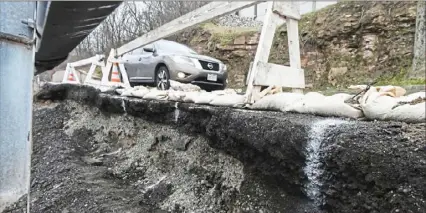  ?? Darrell Sapp/Post-Gazette ?? The hill underneath Commercial Street — the main connection between Squirrel Hill and Swisshelm Park — is sliding away and is expected to take up to six months to repair.