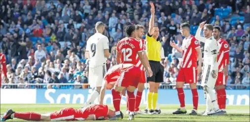  ??  ?? OTRA MÁS. Con la de ayer, Ramos ha sido ya expulsado 20 veces en Liga y 25 en todas las competicio­nes desde que llegó al Real Madrid.