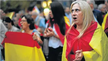  ?? /AFP Photo ?? High emotions: Protesters with Spanish flags shout slogans in favour of the Spanish constituti­on during a demonstrat­ion defending a united Spain on Wednesday in Barcelona.