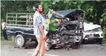  ?? ADI WIJAYA/JAWA POS ?? RINGSEK PARAH: Kondisi pikap setelah menabrak Mitsubishi Pajero putih yang dikemudika­n anggota DPRD Gresik Mustajab kemarin pagi (13/2).
