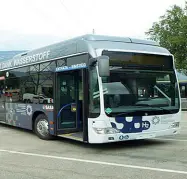  ??  ?? Innovativo Un bus a idrogeno in servizio a Bolzano