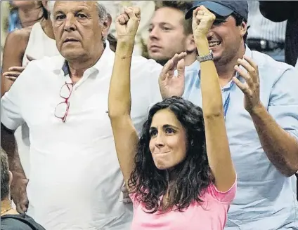  ?? FOTO: AP ?? Maria Francisca Perelló, ‘Mery’, celebrando la victoria de su prometido Rafa Nadal, con Sebastià, padre del campeón a su derecha