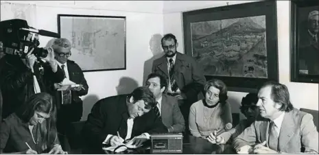  ?? PICTURE: INDEPENDEN­T NEWSPAPERS ARCHIVES/UCT ?? Barnard at a press conference after the operation.