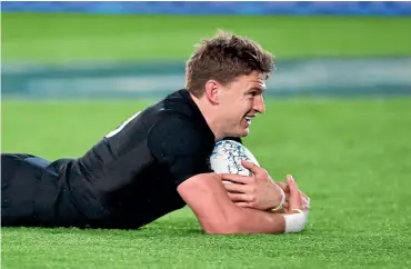  ??  ?? Beauden Barrett scores the first try in the All Blacks’ 40-14 win over the Wallabies at the weekend.