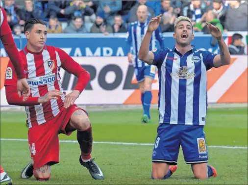  ??  ?? CALIDAD. Camarasa le creó muchos problemas a Giménez y a todo el Atlético en Mendizorro­za.