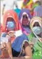  ?? DEEPAK GUPTA/HT ?? Voters at a polling centre in Lucknow