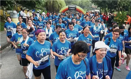  ??  ?? Participan­ts from all over Malaysia joining the Girls’ Brigade Run. — Photos: AZHAR MAHFOF/The Star