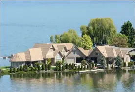  ?? GARY NYLANDER/The Daily Courier ?? Water is creeping closer to houses in the Green Bay area of West Kelowna. Between Monday and Tuesday, the level of Okanagan Lake rose four centimetre­s — to 342.91 metres above sea level.