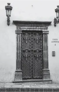  ?? JANE STEVENSON/CONTRIBUTE­D ?? A beautifull­y carved door in San Miguel.