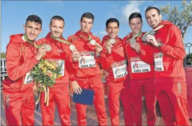  ??  ?? DE PLATA. Ilias Fifa, Toni Abadía, Adel Mechaal, Ayad Lamdassem, Javier García y José España.