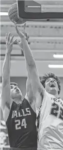  ?? SCOTT ASH / NOW NEWS GROUP ?? Milan Momcilovic, right, is the first boys basketball player from Pewaukee to be recognized with the Gatorade Player of the Year award. He is averaging 23 points and 9.3 rebounds.