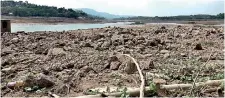  ?? ?? Low water level: Victoria dam. Pic by Chandana Uduwavala