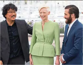  ?? — TNS ?? Director Bong (left) with his Okja cast Swinton (centre) and Jake Gyllenhaal at the 70th Cannes Film Festival in France.