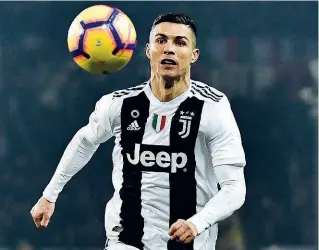  ??  ?? Il campione Cristiano Ronaldo, 33 anni, è passato dal Real Madrid alla Juve