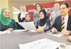  ??  ?? (Seated from left), Noriah, Rosey, Fatimah and Harden at the press conference. — Photo by Chimon Upon