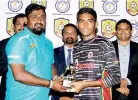  ?? ?? Best Goalkeeper M.A.A. Zacky, Hameed Al Husseinie, receiving the Golden Glove from Y. Sathishkum­ar, former national player and Renown Football Academy Coach