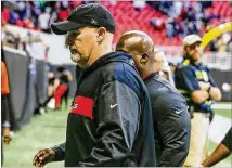  ?? ALYSSA POINTER / ALYSSA.POINTER@AJC.COM ?? Falcons coach Dan Quinn’s decision to add defensive coordinato­r to his responsibi­lities could accentuate his greatest weakness — game management.