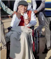  ?? — PTI ?? (Left) First-time voters take a selfie after casting their votes in the fourth phase of the UP Assembly elections in Allahabad on Thursday. A senior citizen shows his inked finger after casting his ballot at a polling station in Allahabad on Thursday.