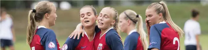  ?? FOTO: URS FLUEELER/KEYSTONE / NTB SCANPIX ?? Noor Eckhoff, Andrea Norheim, Vilde Birkeli, Camila Huseby og Malin Sunde jubler etter 1-0-målet under EM-kampen mot Frankrike.