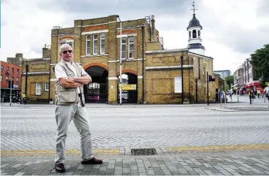  ??  ?? Ian Smith stands outside Woolwich Arsenal, where his great grandfathe­r worked