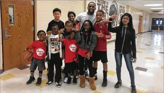  ?? PHOTOS COURTESY OF SHAN WILLIAMS ?? Falcons defensive back Casey Hayward meets with participan­ts in the Hayward’s Hands basketball tournament in Hayward’s hometown of Perry.
