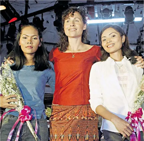  ??  ?? The actress Minnie Driver, above with Cambodian factory workers, has been an Oxfam ambassador along with Scarlett Johansson, right, and Michelle Dockery