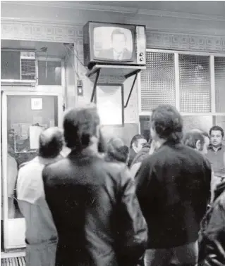  ?? ABC ?? Pérdida de imagen
El mismo hombre que había liderado la Transición y había ganado dos elecciones era visto a principios de 1981 como un dirigente ensimismad­o y aferrado al poder