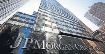  ?? FOTO: BLOOMBERG ?? La revisión de JPMorgan se explica por el mayor remanente estadístic­o.