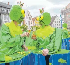  ?? FOTO: PETER SCHLIPF ?? Die Jagstfrösc­he haben Farbe ins Spiel gebracht und sich als lebende Maskottche­n der Gartenscha­ubewerbung bewährt.