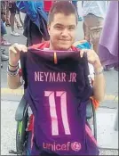  ?? FOTO: TWITTER ?? Sergio, con la camiseta de Neymar