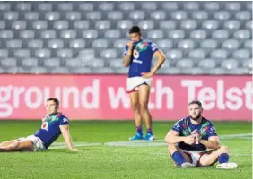  ?? Photo / Getty Images ?? Dejected Warriors after being burned by the Dragons.