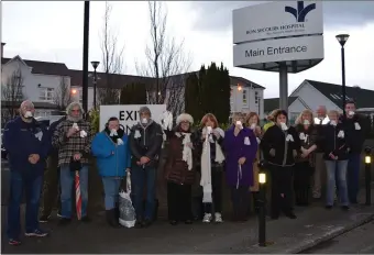  ?? All photos by Fergus Dennehy. ?? Members of the public pictured holiding their ‘White Ribbon’ protest outside the Bons Secours Hospital in Tralee on Friday evening.