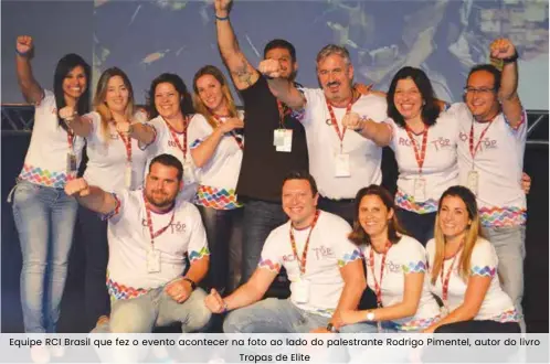  ??  ?? Equipe RCI Brasil que fez o evento acontecer na foto ao lado do palestrant­e Rodrigo Pimentel, autor do livro Tropas de Elite