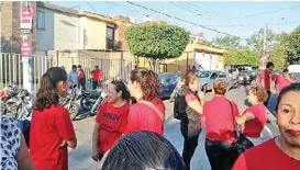  ?? MILENIO ?? Se manifestar­on afuera de la sede del organismo, en la avenida Laureles