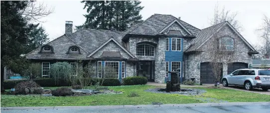  ?? GERRY KAHRMANN ?? The house at 4897 5th Ave. near the U.S. border has been the subject of a police investigat­ion linking criminal organizati­ons.