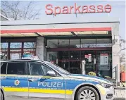  ?? FOTO: DPA ?? Die Sparkassen-Filiale in Duisburg-Rumeln wurde bereits zum zweiten Mal überfallen.
