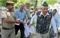  ?? — BIPLAB BANERJEE ?? A policeman tries to take away a banner from an ex-serviceman protesting outside the Pakistan high commission in New Delhi on Wednesday for the release of former Indian naval commander Kulbhushan Jadhav, who has been awarded death sentence by a...