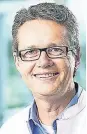  ??  ?? Unser Autor Stefan Ewerbeck ist leitender Internist und Rheumatolo­ge am Rheuma-Zentrum in Meerbusch-Lank.