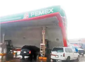  ?? JUAN JOSÉ GARCÍA AMARO ?? El techo de una gasolinera se derrumbó en Ciudad Juárez.