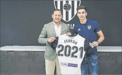  ?? FOTO: VAENCIA CF ?? Ferran, atado El jugador firmó hasta final de la temporada 2020-21 con una cláusula de rescisión de 100 millones de euros